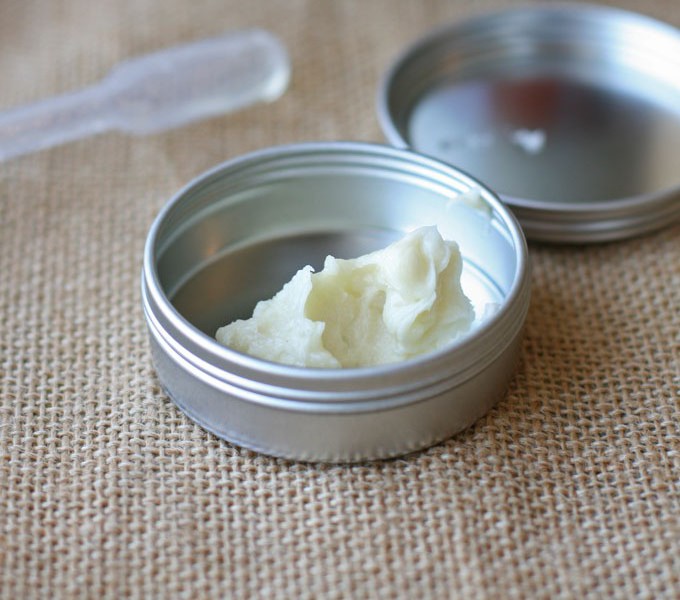 It's not fun when your lips are chapped and sun burnt. Here's a fantastic, healing DIY chapped lip remedy that literally only requires 3 ingredients.